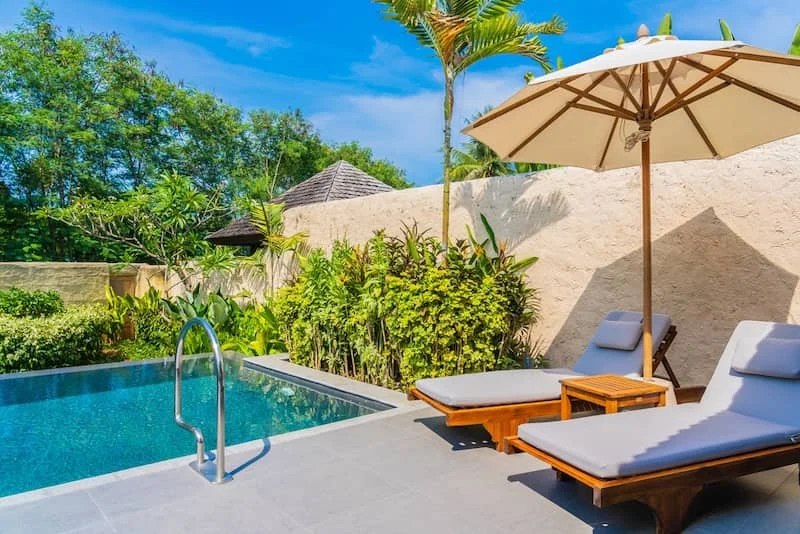 Best Texture for Your Pool Deck